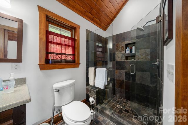 4862 Pinnacle Mountain Road, Zirconia, NC 28790