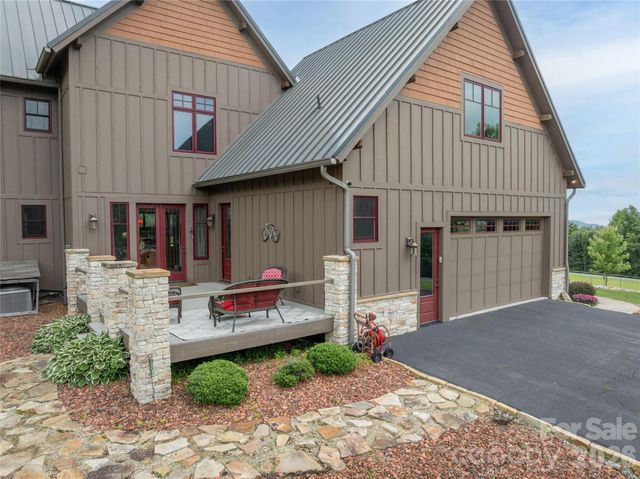 4862 Pinnacle Mountain Road, Zirconia, NC 28790