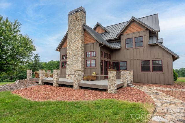 4862 Pinnacle Mountain Road, Zirconia, NC 28790