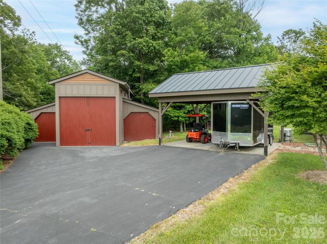 4862 Pinnacle Mountain Road, Zirconia, NC 28790