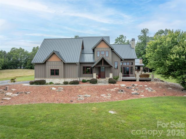 4862 Pinnacle Mountain Road, Zirconia, NC 28790