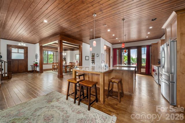4862 Pinnacle Mountain Road, Zirconia, NC 28790