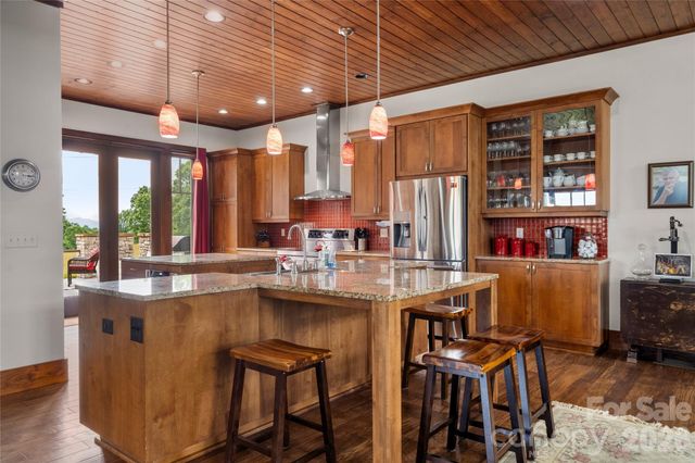 4862 Pinnacle Mountain Road, Zirconia, NC 28790