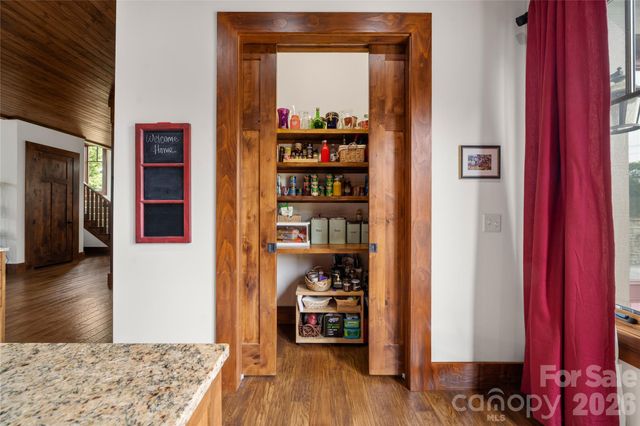 4862 Pinnacle Mountain Road, Zirconia, NC 28790