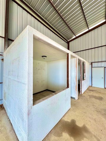2015 County Road 455, Coupland, TX 78615