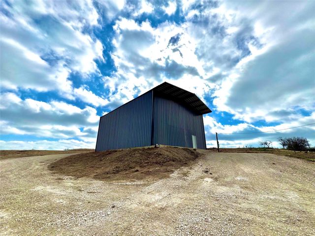 2015 County Road 455, Coupland, TX 78615