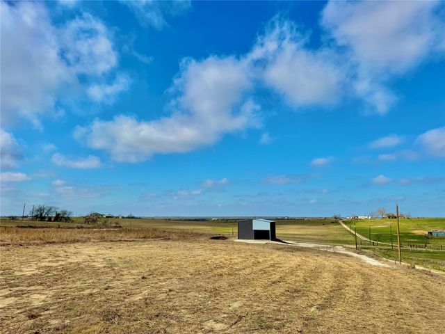 2015 County Road 455, Coupland, TX 78615