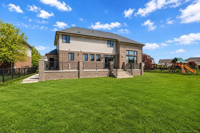 21936 Bellewood Drive, Macomb Twp, MI 48044