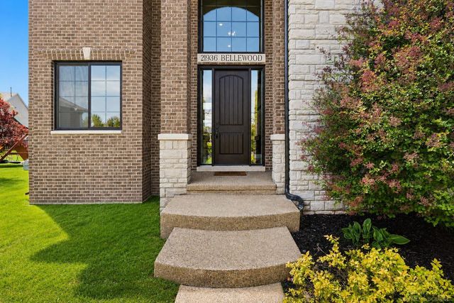 21936 Bellewood Drive, Macomb Twp, MI 48044