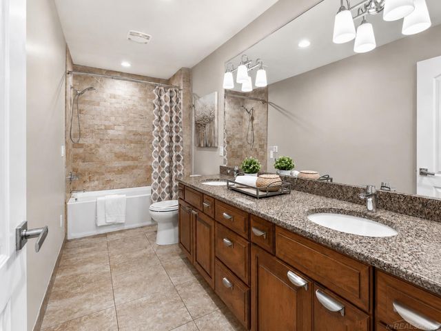 21936 Bellewood Drive, Macomb Twp, MI 48044
