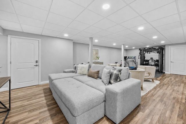 21936 Bellewood Drive, Macomb Twp, MI 48044