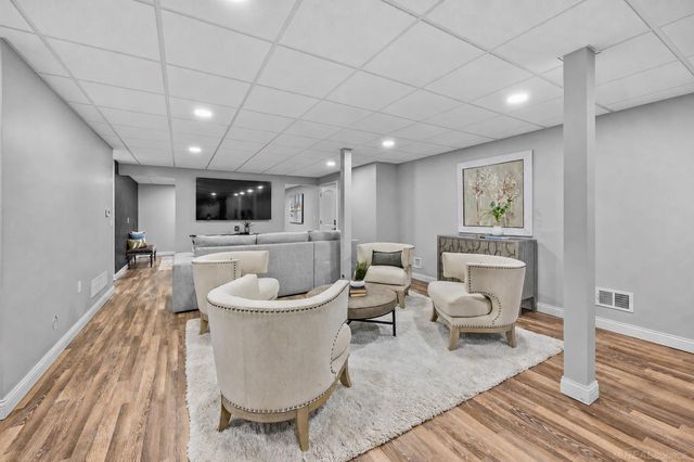 21936 Bellewood Drive, Macomb Twp, MI 48044