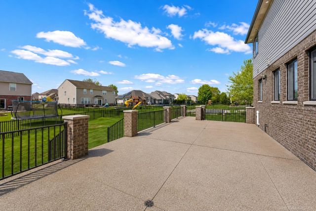 21936 Bellewood Drive, Macomb Twp, MI 48044