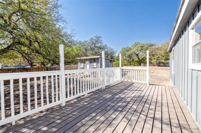 106 E Olive ST, Lockhart, TX 78644