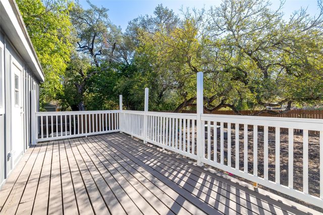 106 E Olive ST, Lockhart, TX 78644