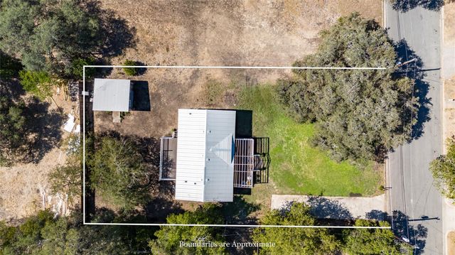 106 E Olive ST, Lockhart, TX 78644