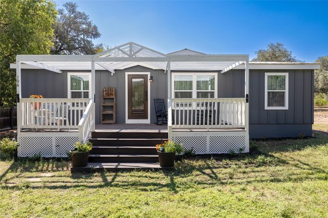 106 E Olive ST, Lockhart, TX 78644