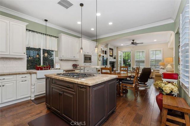 25 Carpenteria, Irvine, CA 92602