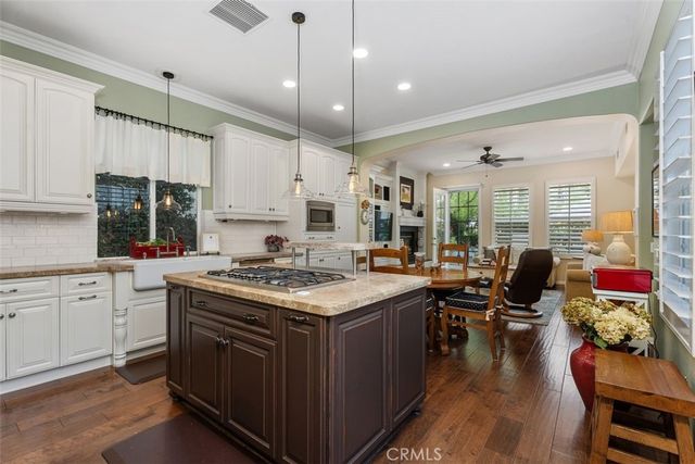 25 Carpenteria, Irvine, CA 92602