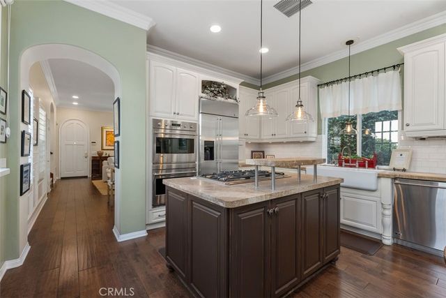 25 Carpenteria, Irvine, CA 92602