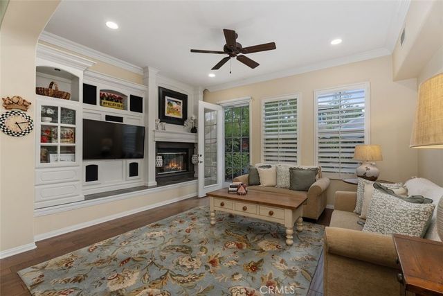 25 Carpenteria, Irvine, CA 92602