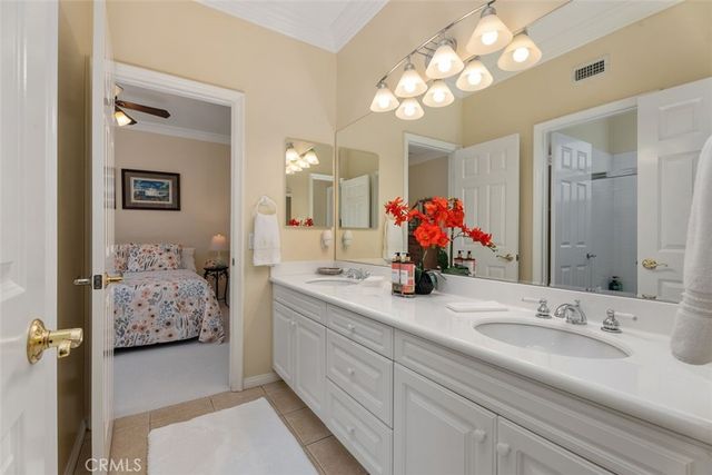 25 Carpenteria, Irvine, CA 92602