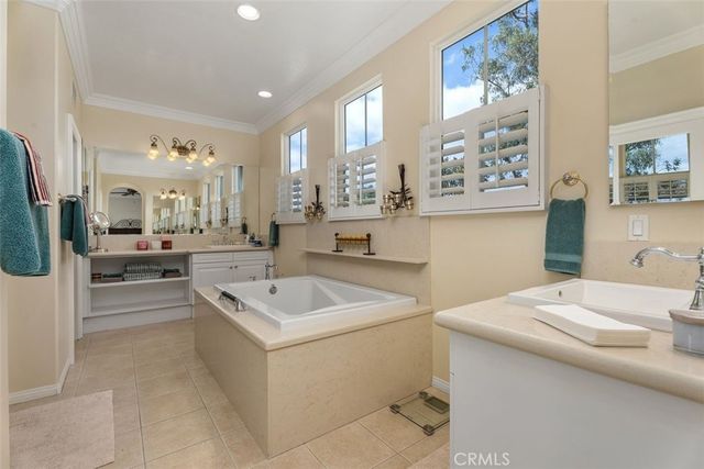 25 Carpenteria, Irvine, CA 92602
