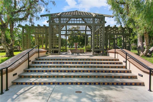 25 Carpenteria, Irvine, CA 92602