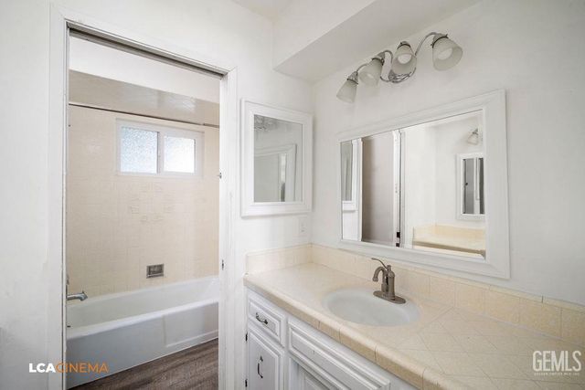 7001 Pointer Court, Bakersfield, CA 93309