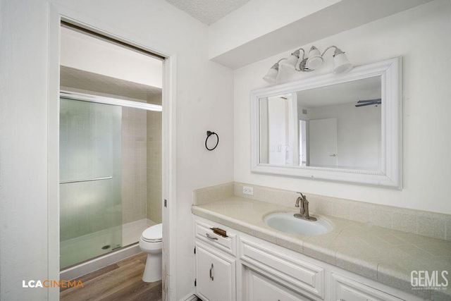 7001 Pointer Court, Bakersfield, CA 93309