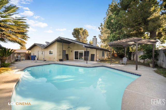 7001 Pointer Court, Bakersfield, CA 93309