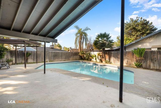 7001 Pointer Court, Bakersfield, CA 93309