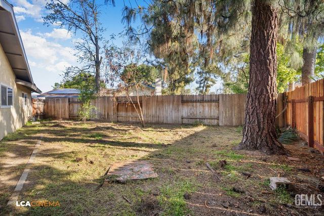 7001 Pointer Court, Bakersfield, CA 93309