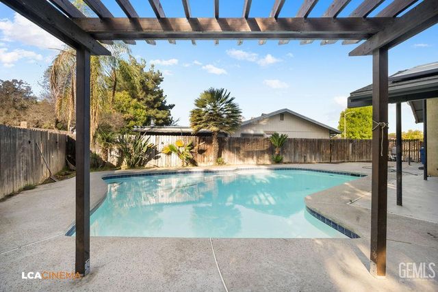 7001 Pointer Court, Bakersfield, CA 93309