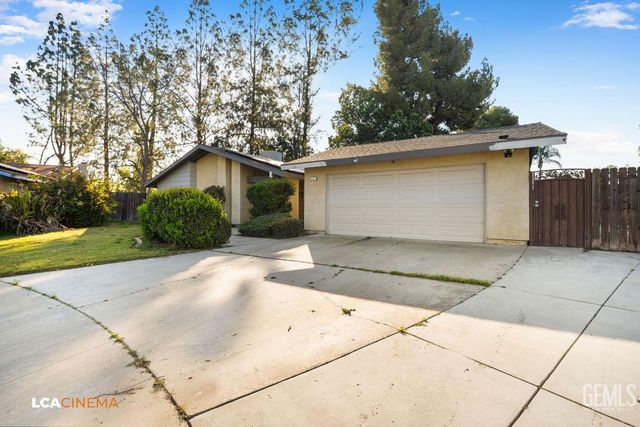 7001 Pointer Court, Bakersfield, CA 93309