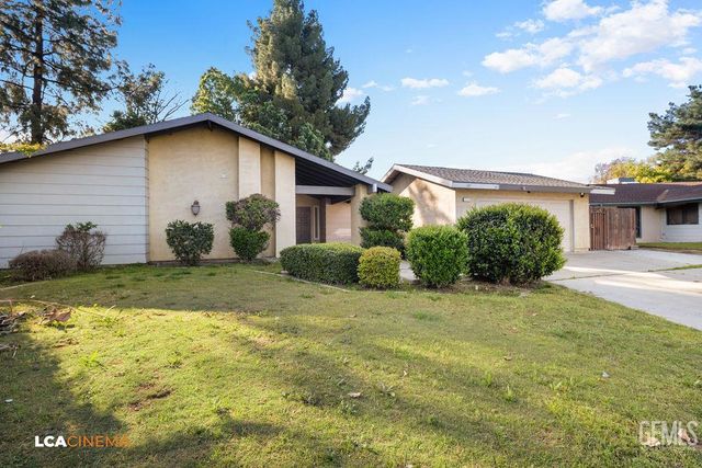 7001 Pointer Court, Bakersfield, CA 93309