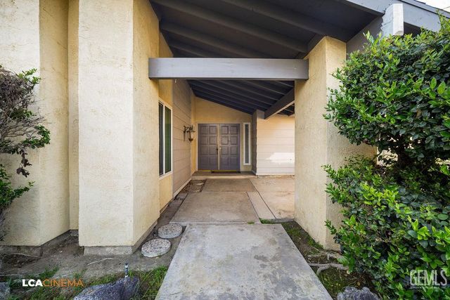 7001 Pointer Court, Bakersfield, CA 93309