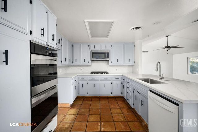 7001 Pointer Court, Bakersfield, CA 93309