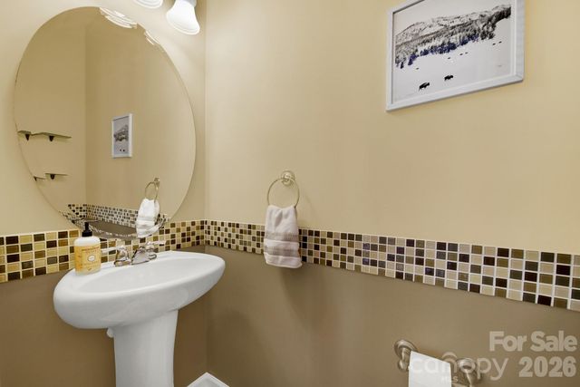 2403 Diplomat Lane, Charlotte, NC 28210