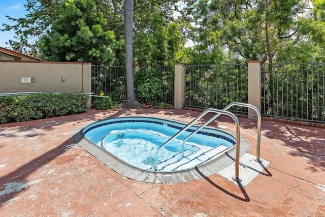 7565 Charmant Dr 512, San Diego, CA 92122