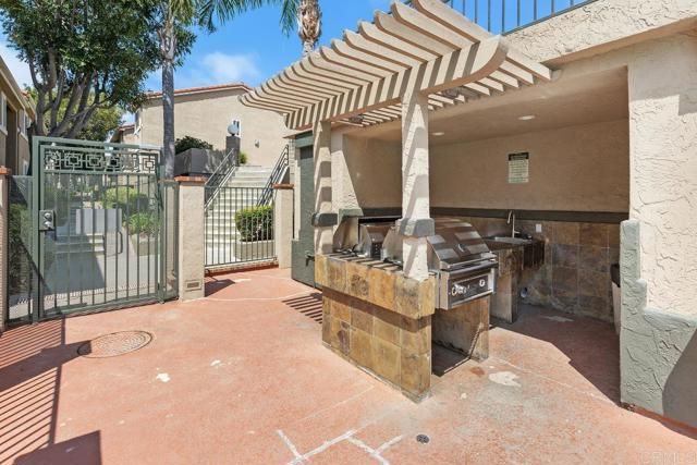 7565 Charmant Dr 512, San Diego, CA 92122