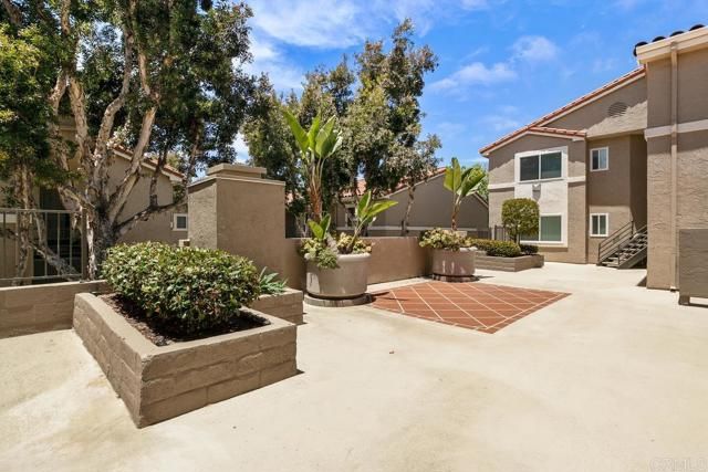 7565 Charmant Dr 512, San Diego, CA 92122