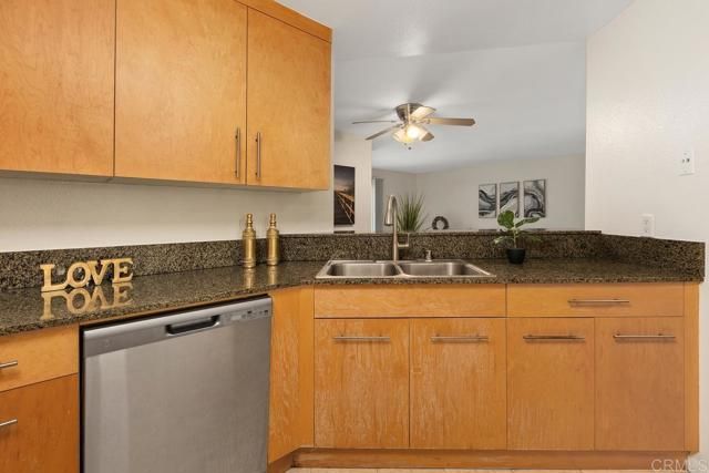 7565 Charmant Dr 512, San Diego, CA 92122