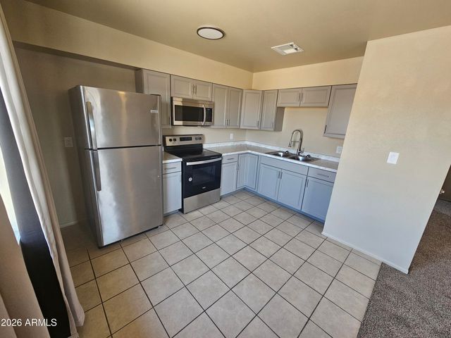 2831 E MOBILE Lane, Phoenix, AZ 85040