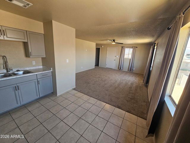 2831 E MOBILE Lane, Phoenix, AZ 85040