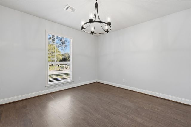 2401 Oakwood Drive, Brenham, TX 77833