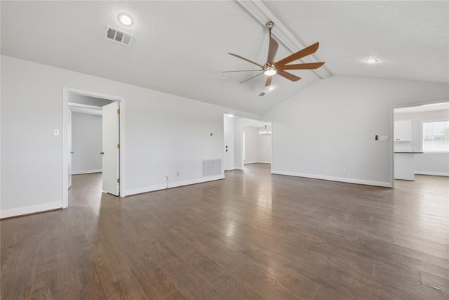 2401 Oakwood Drive, Brenham, TX 77833