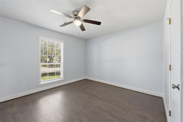 2401 Oakwood Drive, Brenham, TX 77833