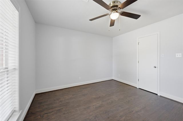 2401 Oakwood Drive, Brenham, TX 77833