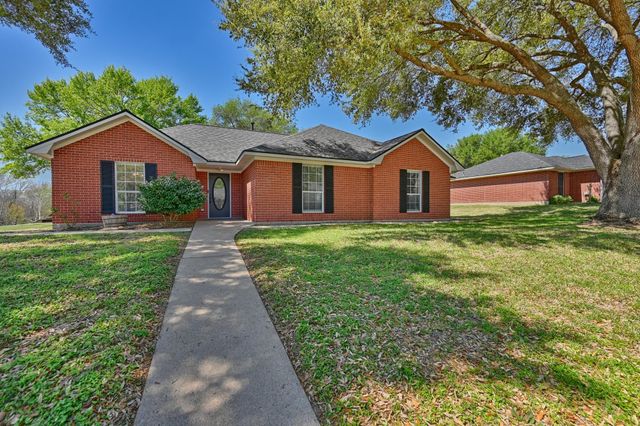 2401 Oakwood Drive, Brenham, TX 77833